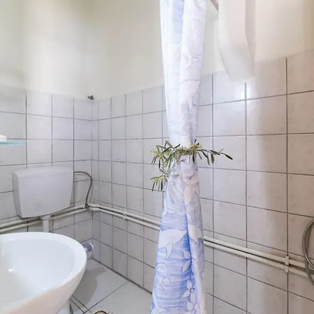 Club - 5 Apartament *